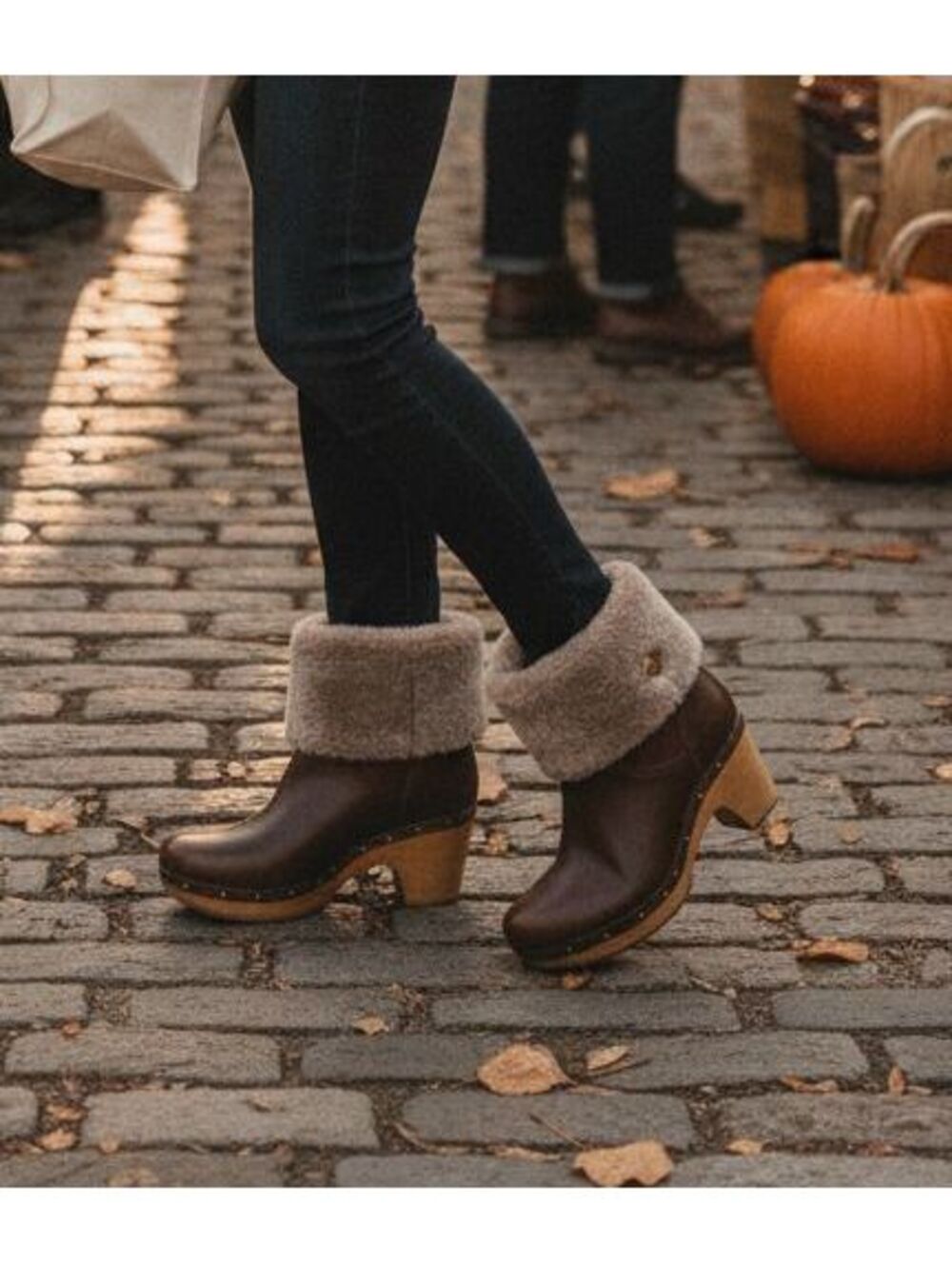 Ugg Australia Women's Lynnea II Sheepskin Clog Boots Size 7